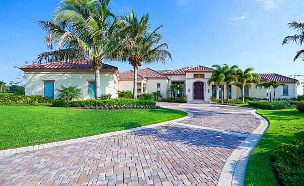 Best Driveway Paving Contractor  in Vinton, IA